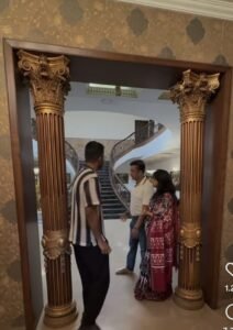 इंदौर के व्यक्ति ने पूरा घर सजा दिया 24 कैरेट सोने से