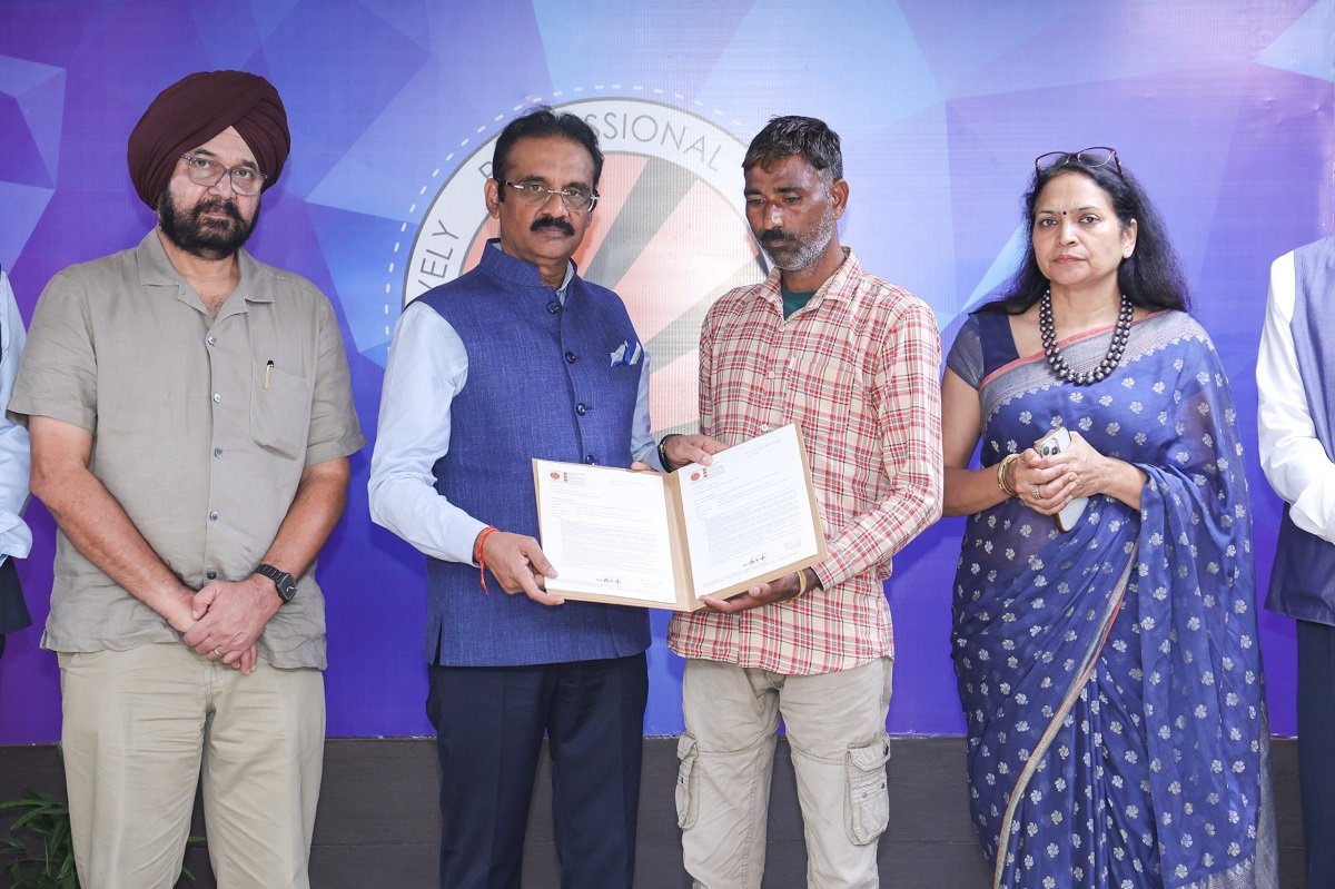 'आप' सांसद डॉ. अशोक कुमार मित्तल ने बाढ़ में जान गंवाने वाले 43 मृतकों के पारिवारिक सदस्यों को एलपीयू में स्थायी नौकरी देने का वादा किया पूरा