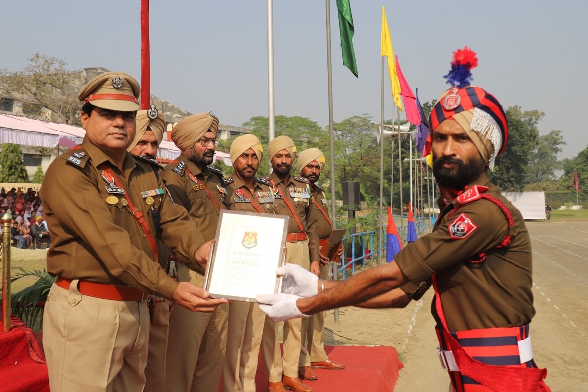 पासिंग आउट परेड : अब कंधों पर समाज सेवा की जिम्मेदारी