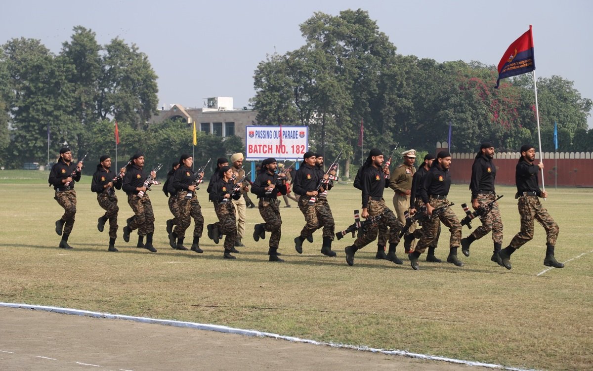 पासिंग आउट परेड : अब कंधों पर समाज सेवा की जिम्मेदारी