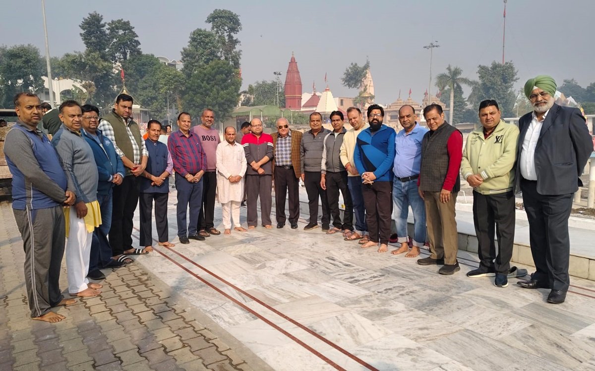 चेयरमैन अश्वनी अग्रवाल ने सिद्ध शक्तिपीठ श्री देवी तालाब मंदिर में की कारसेवा