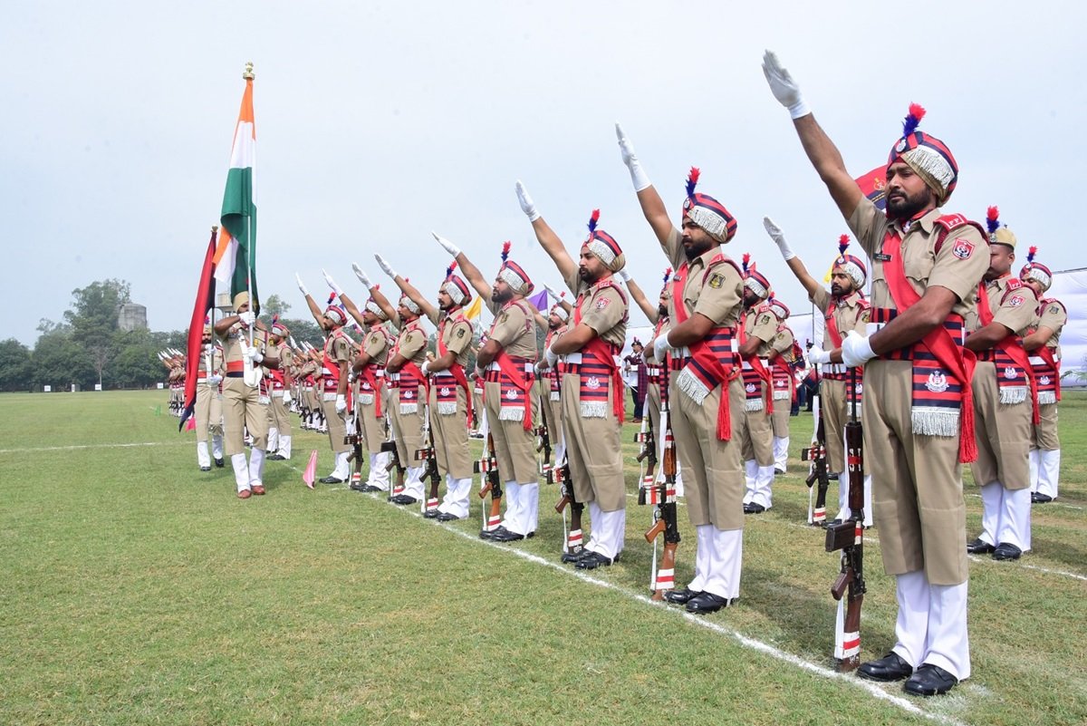 PAP ट्रेनिंग सेंटर में बेसिक ट्रेनिंग पूरी करने के बाद 74 रिक्रूट सैनिक हुए पास आउट